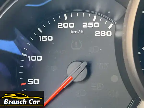 2018 Porsche Macan  2.0 L Turbo  72,500 km  AccidentFree