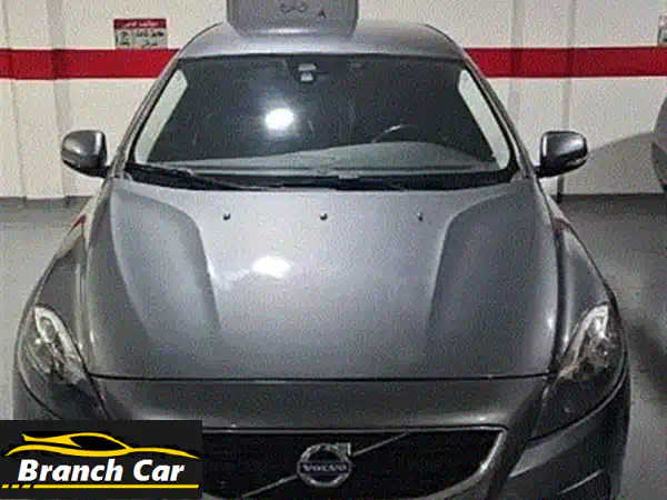فولفو V40 2015 بحالة ممتازة - فرصة لا تُفوّت!