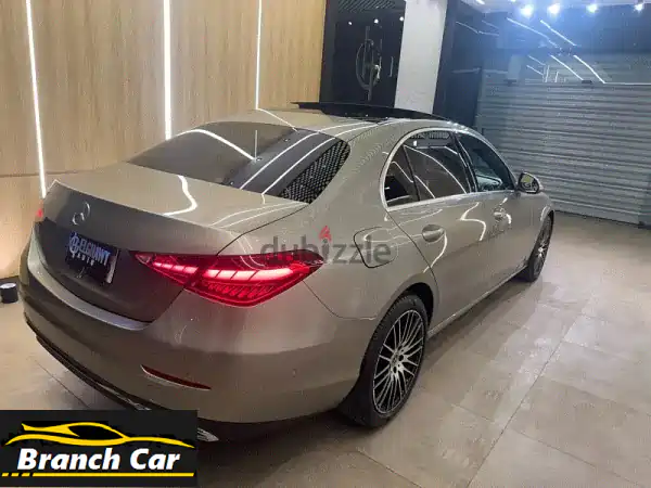 مرسيدس بنز C180 2023 ذهبية - فل كامل! صيانة وكيل +...