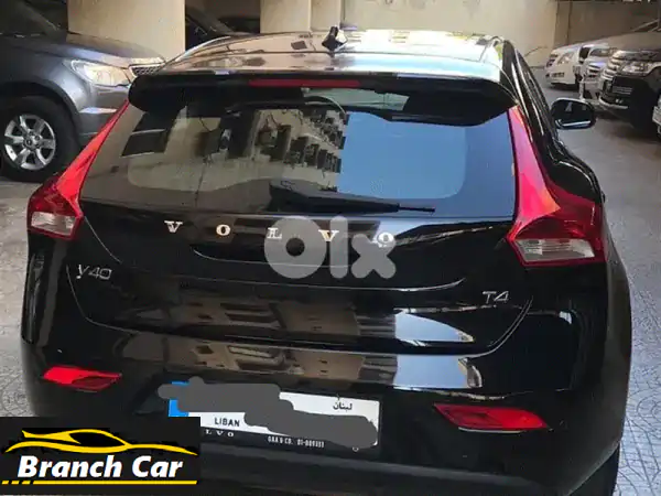 امتلك الأناقة والأمان: فولفو V40 T4 2015 - حالة ممتازة،...