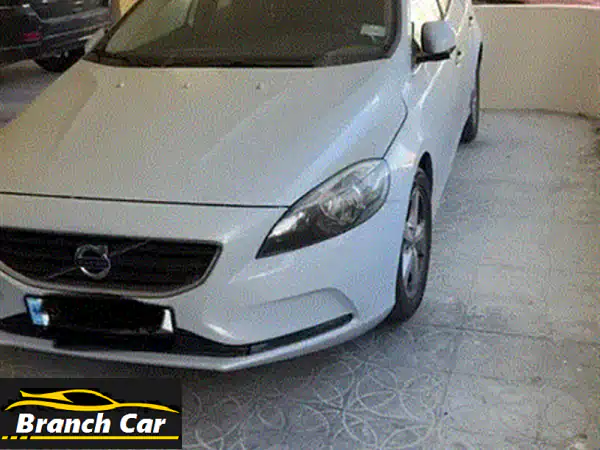 امتلك الأناقة والأمان: فولفو V40 T4 2015 - حالة ممتازة، عداد قليل (78 ألف كم)، للبيع!