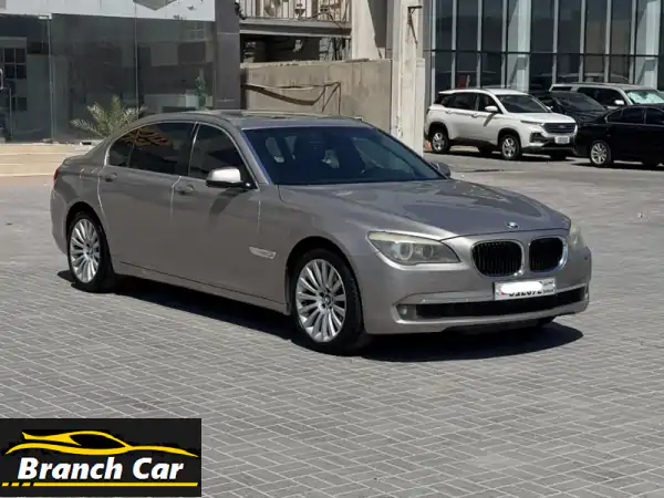 BMW 750Li 2012 فضي للبيع: أفخم المواصفات، 156 ألف كم،...