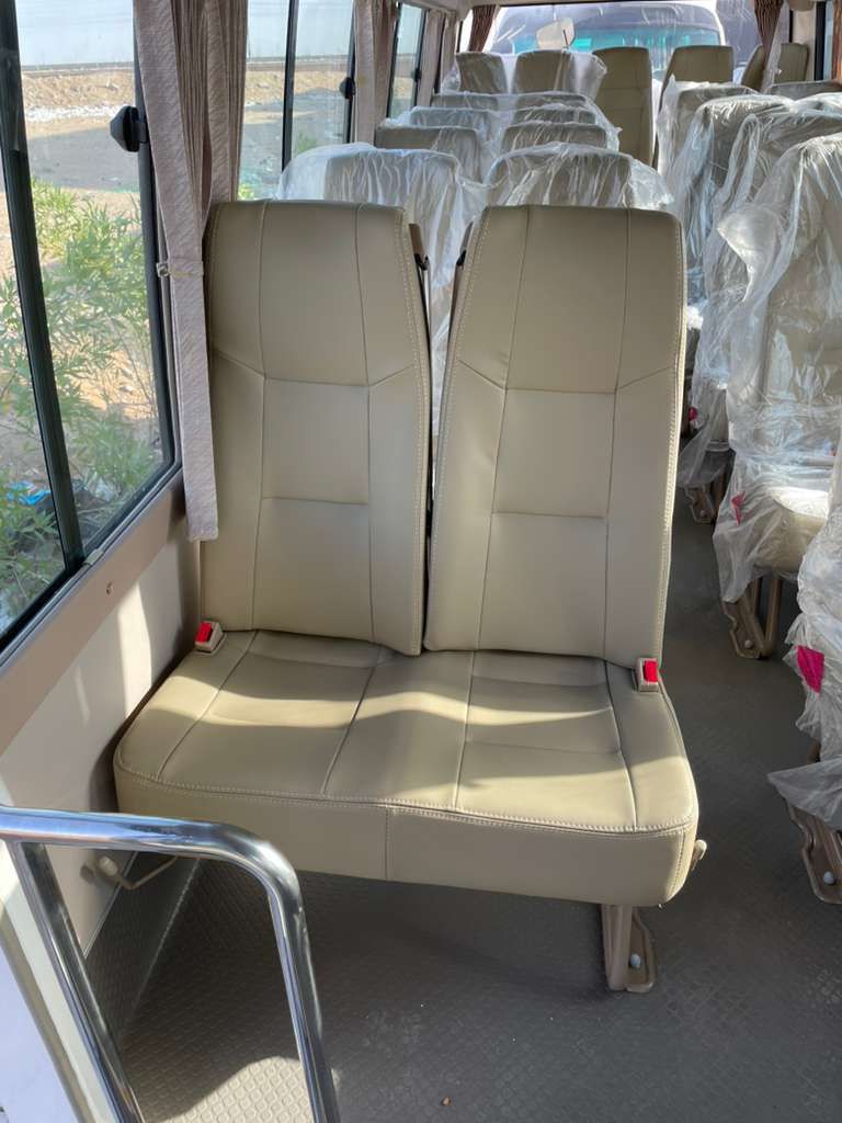 إيجار تويوتا كوستر بالسائق.. الحل المثالي لنقل الموظفين والرحلات الجماعية.