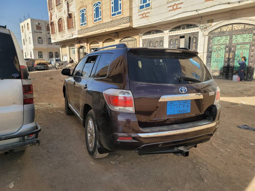 سياره هايلاندر موديل ٢٠١٣  سته السعر 8800  دولار...