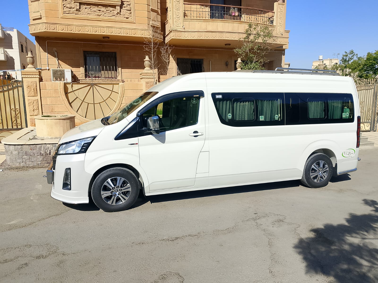 إيجار ميكروباص تويوتا هايس بالسائق
