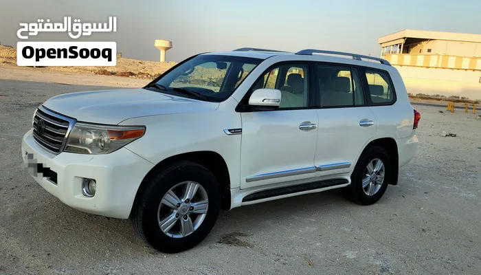Toyota LAND CRUISER V8 2013 Model