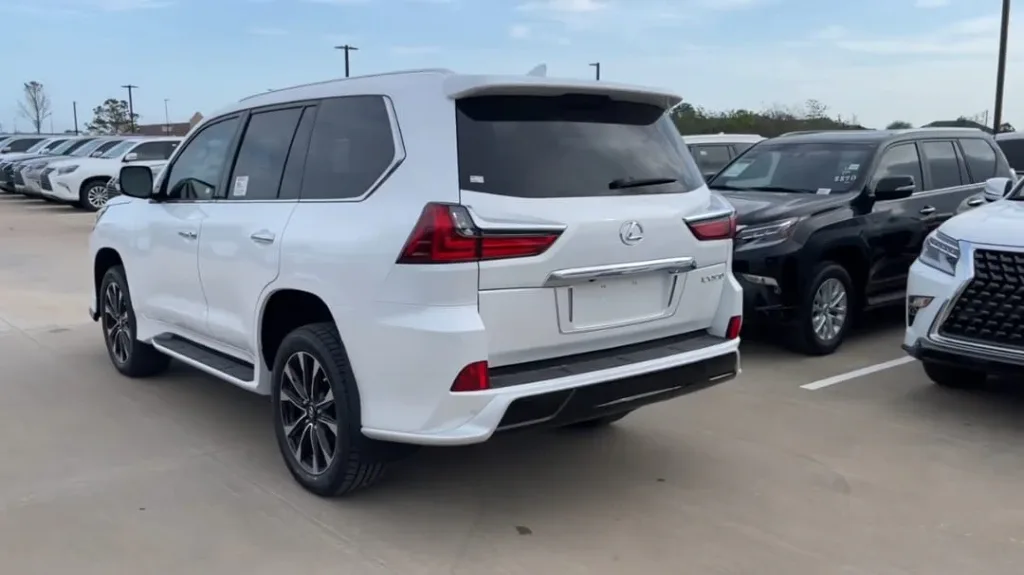لكزس LX 570 سيجنتشر 2021 للبيع في الرياض