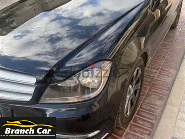 امتلك الفخامة الألمانية: مرسيدس C180 موديل 2013 أسود | حالة ممتازة وصيانة حديثة
