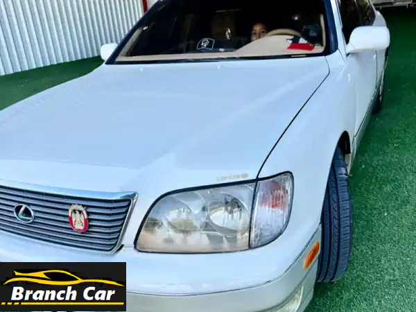 سيارة ليكسس موديل 1999 نظيفة بحالة جيدة جداً