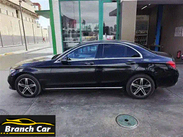 مرسيدس بنز C180 موديل 2015 فبريكة بالكامل | قوة وأناقة بلون رمادي حصري