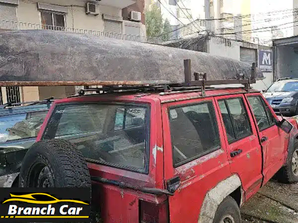 جيب شيروكي 1986 حمراء: قلب المغامرة الكلاسيكي يناديك!