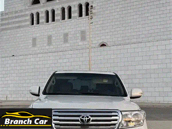 للبيع: تويوتا لاند كروزر 2015 GX V6 - بيضاء، أسطورة المتانة والمغامرة (مواصفات خليجية)