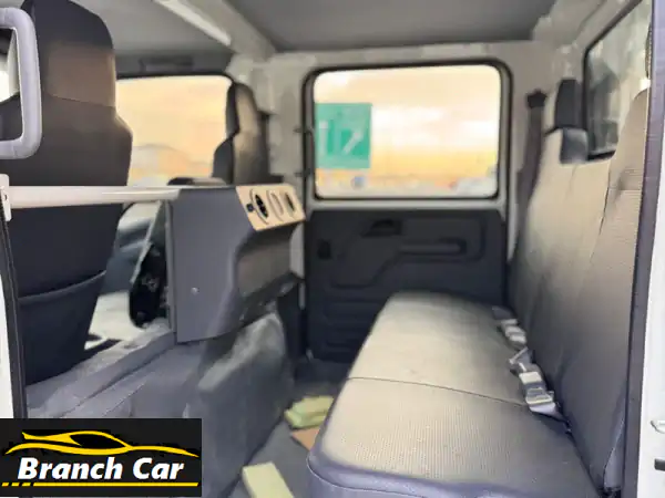 فرصة لا تعوض: إيسوزو NPR 2024 (أبيض) - 2250 كم فقط! | ضمان مصنعي 7 مقاعد