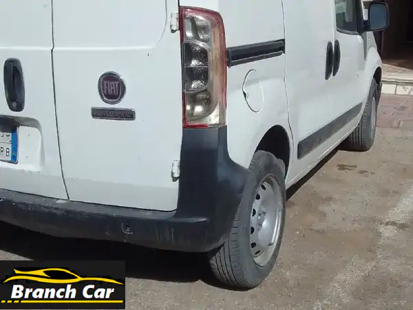 فرصة لا تفوت! فان فيات صندوق بحالة ممتازة، مكيف...