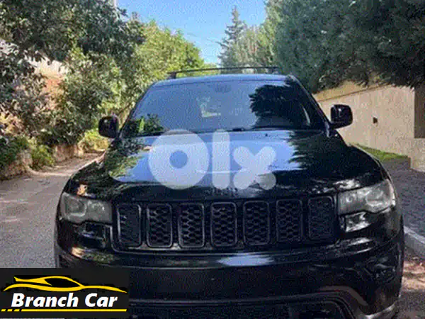 الفرصة الذهبية: جيب جراند شيروكي ألتيود 2018 - فخامة وأداء لا مثيل له! (نظيفة جداً)