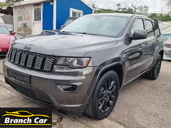 استكشف القوة والفخامة: جيب جراند شيروكي تريل هوك 2018 - وصول حصري بـ كارفاكس نظيف!