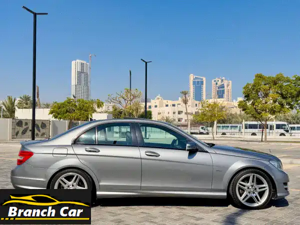 امتلك الفخامة بذكاء: مرسيدس C200 موديل 2012 فل أوبشن - بحالة ممتازة وتأمين شامل حتى 2026!