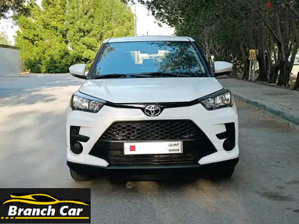 امتلك تويوتا رايز 2024 (Toyota Raize) بيضاء بحالة الوكالة...