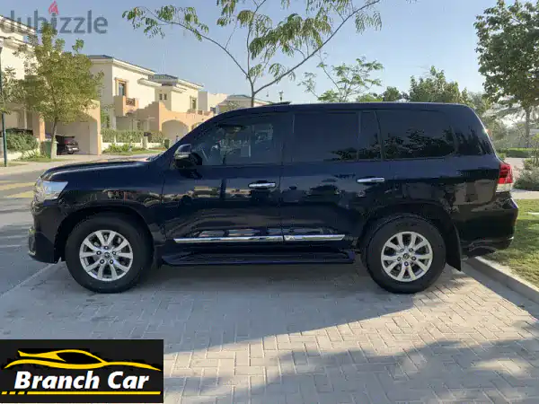 فرصة ذهبية! للبيع: تويوتا لاندكروزر GXR V8 موديل 2018 - وكالة البحرين، مالك أول، بحالة المصنع! 🤩