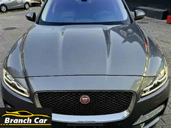 Jaguar Fpace 25 t AWD 2018 black on black (clean carfax)