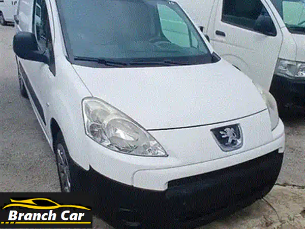 استثمر بذكاء: فان ميتسوبيشي 2014 - حمولة 1.5 طن، محرك 2.0L، جاهزة للعمل!