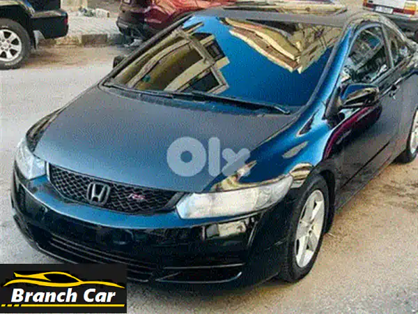 هوندا سيفيك 2004 النظيفة جدًا: رفيقة دربك العائلية والاقتصادية الموثوقة! جاهزة للانطلاق.