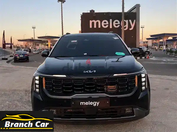 كيا كرنفال 2025 هايبرد جرافيتي: 9 مقاعد، 245 حصان،...