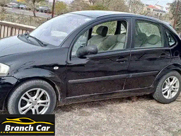 جيب ليبرتي 2003 4x4 نظيفة جداً: رفيقك الموثوق للمغامرة اليومية!