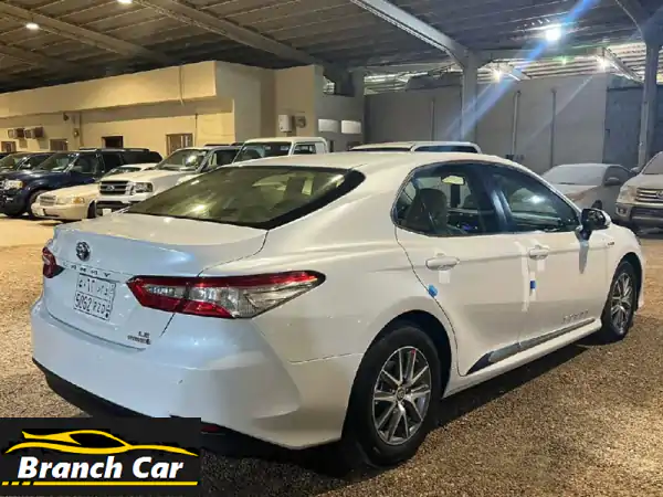 تويوتا كامري GLE 2020 أبيض للبيع: فخامة، أداء، ومواصفات كاملة!