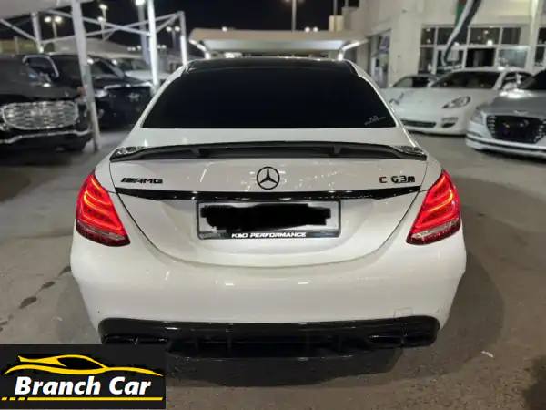 مرسيدس c63 amg موديل 2015، فل كامل مع بانوراما، مواصفات كندية، بحالة شبه وكالة. المحرك مزود بكزوزات