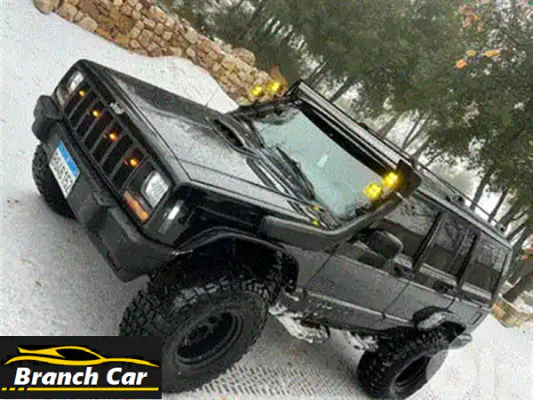 جيب شيروكي 2015 Altitude: انطلق بمغامرتك! قوة، فخامة وأداء لا يُضاهى للبيع.