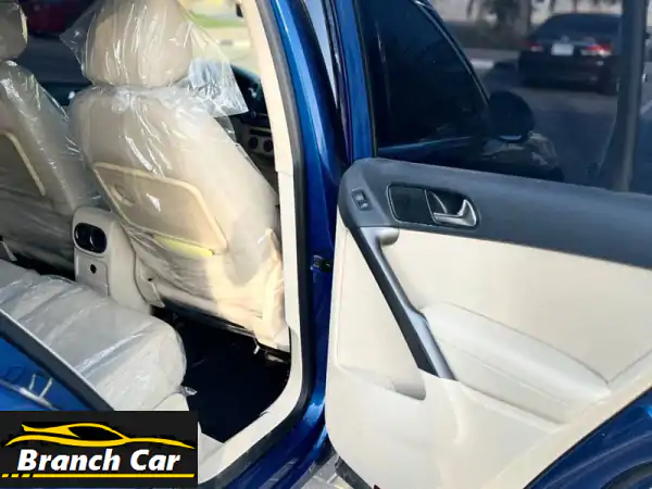 فولكس فاجن للبيع بها مشاكل في الماكينة. للبيع على حاليتها. موجودة داخل عجمان. السيارة بحالة جيدة ...