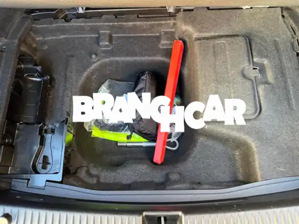 مرسيدس C200 أوتوماتيك 2020 للبيع: فخامة ألمانية بطلاء أصلي وديوانة 2024