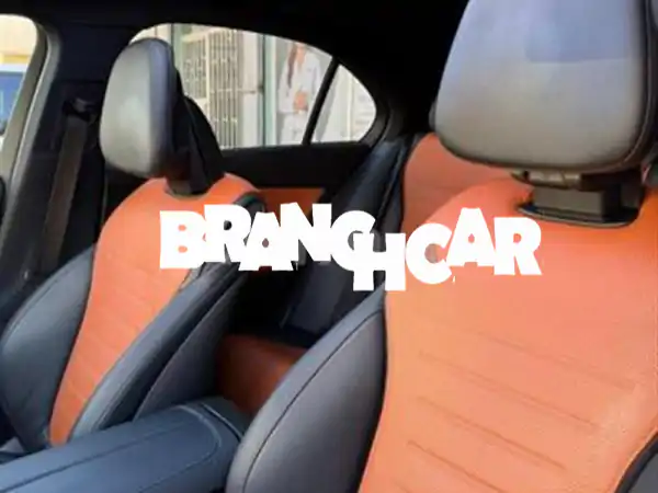 فرصة ذهبية: مرسيدس C220 AMG 2024 للبيع | فخامة رياضية بحالة الوكالة!