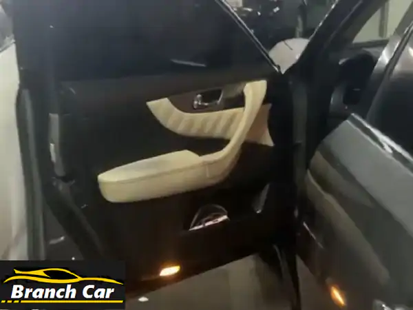 للبيع سيارة انفينيتي fx37 موديل 2013 ياباني رمادي استيشن، حالة السيارة نظيفة.