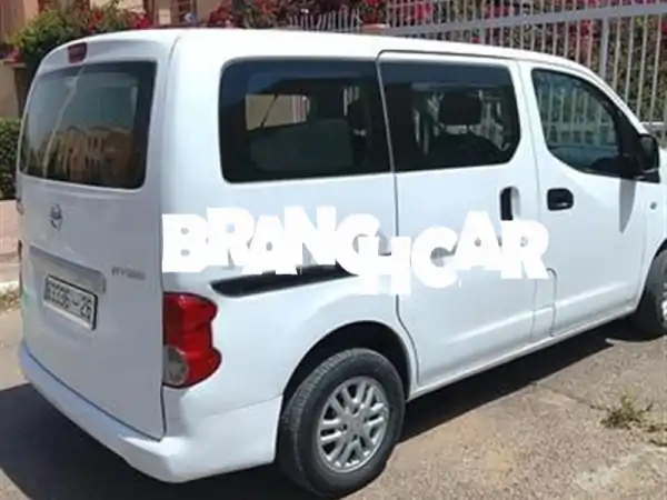 نيسان إيفاليا