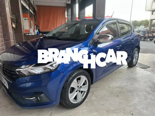 داسيا سانديرو عدد كيلومترات قليل بدون إضافة زرقاء