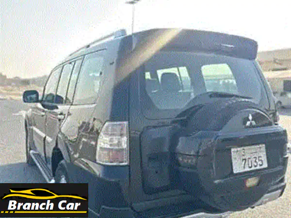 ميتسوبيشي باجيرو 2007: قوة 3.8L، أناقة رمادي غامق، داخلية سوداء - بحالة ممتازة!