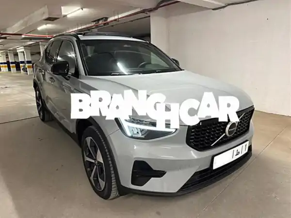 فرصة ذهبية: فولفو XC40 B3 هجينة 2024 - كاملة المواصفات بضمان المصنع! (46 ألف كم)