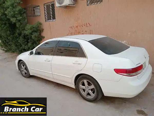 سيارة حالتها ممتازة جداً. مكيف بارد، فتحة سقف،...