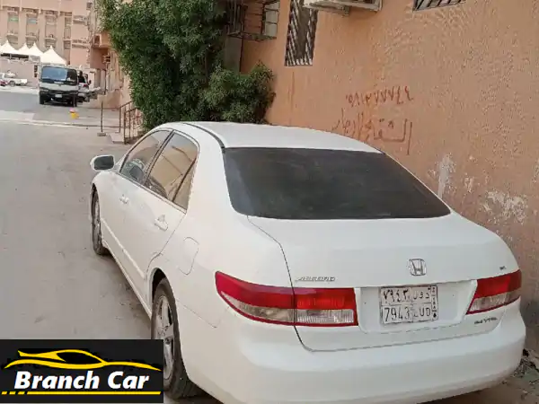 سيارة حالتها ممتازة جداً. مكيف بارد، فتحة سقف، قزاز كهرباء، أوتوماتيك. الفحص والرخصة سارية المفعول.