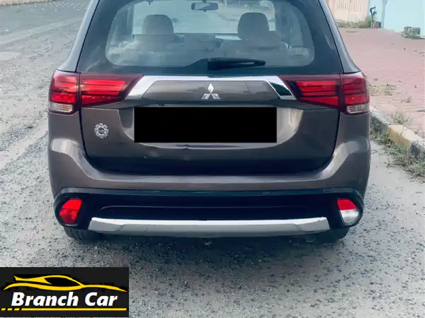 فرصة ذهبية: ميتسوبيشي أوتلاندر 2017 - SUV عائلية بحالة ممتازة للبيع السريع بالفروانية!