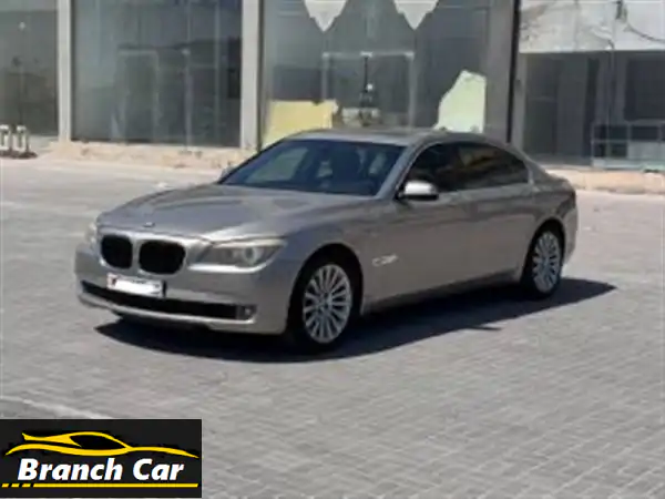 بي إم دبليو 750 LI 2012 (فضي)