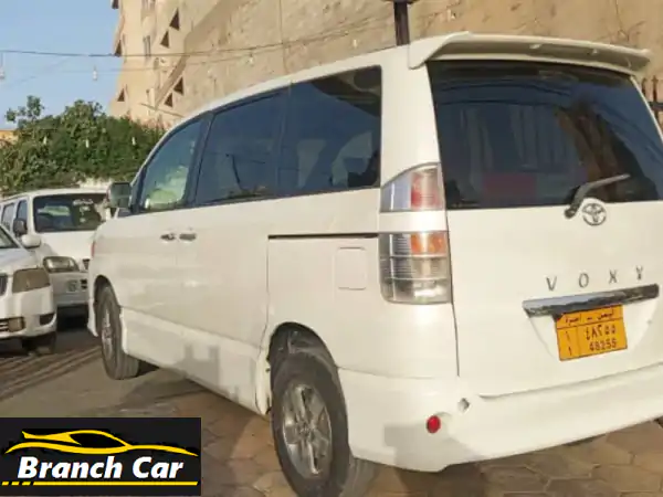 تويوتا فكسي اجره فل كامل فتحتين سقف مكينه واسبيت مختم ثلاثه كراسي خلفيه موديل ⁦2006⁩