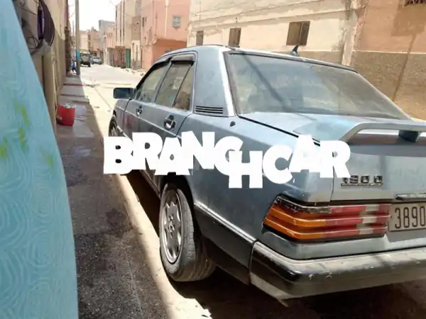 مرسيدس 190 كلاسيك 1986: نظافة فائقة، أناقة خالدة، وسعر استثنائي! سيارة الأحلام الكلاسيكية بانتظارك