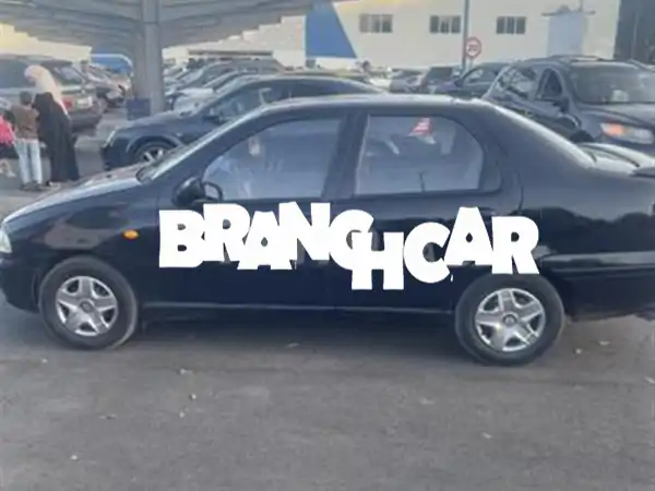 سيارة عائلية للبيع بحالة جيدة
