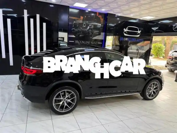 امتلك الفخامة الآن: مرسيدس بنز GLC 300 de AMG Line Plus 2022 – الأداء الهجين بلمسة رياضية!