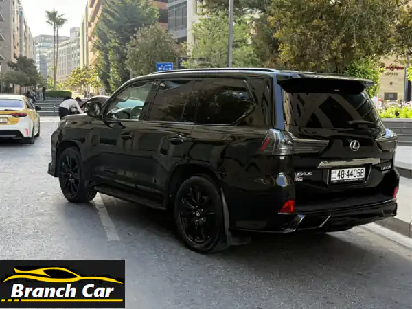 لكزس LX570 2016 Black Edition الفاخرة: قوة وفخامة بحالة الوكالة في عمان