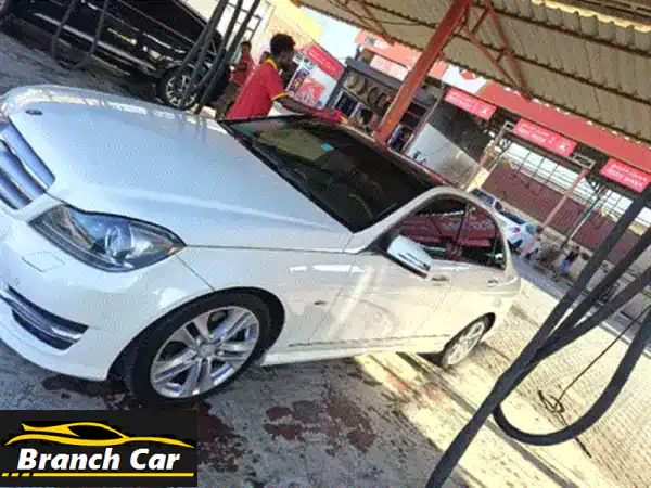 مرسيدس c200 موديل 2012 فل أوبشن خليجي ماشية 141,000 كم قمة...