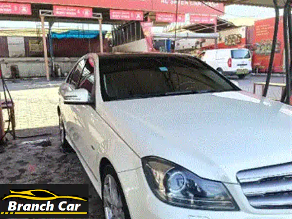 مرسيدس c200 موديل 2012 فل أوبشن خليجي ماشية 141,000 كم قمة في النظافة موجودة في دبي الطوار.